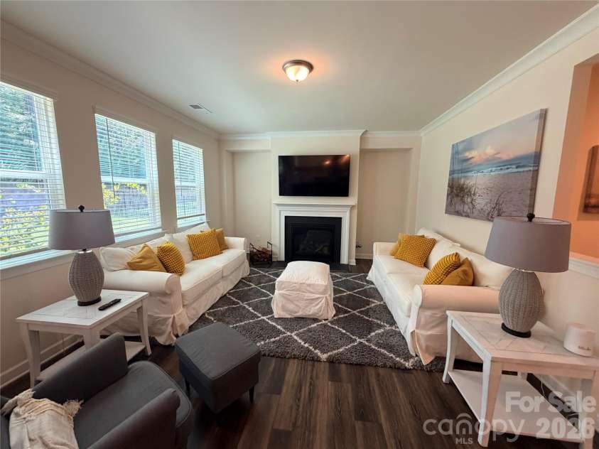 5070 Watersail Way, Lake Wylie, SC 29710.  MLS# CAR4402512, YatesRealty ID 37755. 