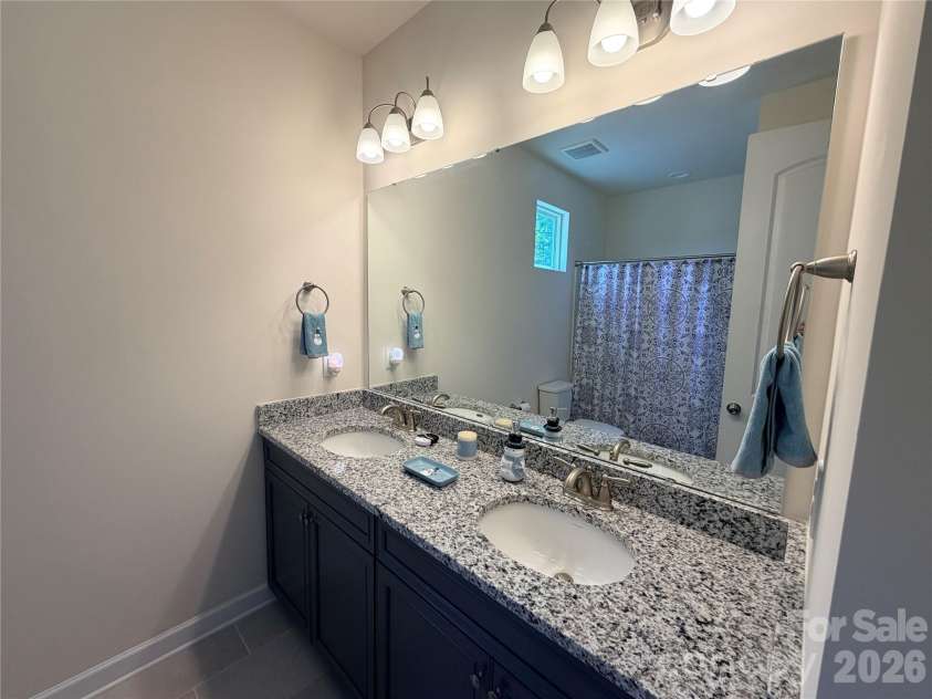 5070 Watersail Way, Lake Wylie, SC 29710.  MLS# CAR4402512, YatesRealty ID 37755. 