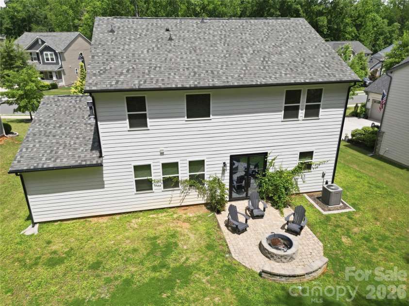5070 Watersail Way, Lake Wylie, SC 29710.  MLS# CAR4402512, YatesRealty ID 37755. 