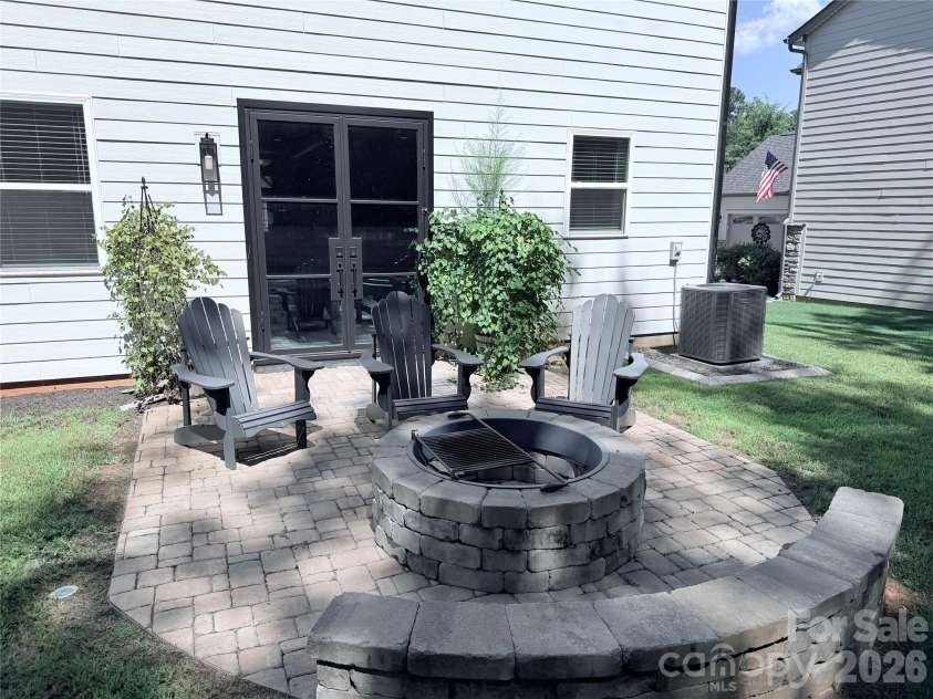 5070 Watersail Way, Lake Wylie, SC 29710.  MLS# CAR4402512, YatesRealty ID 37755. Fire pit