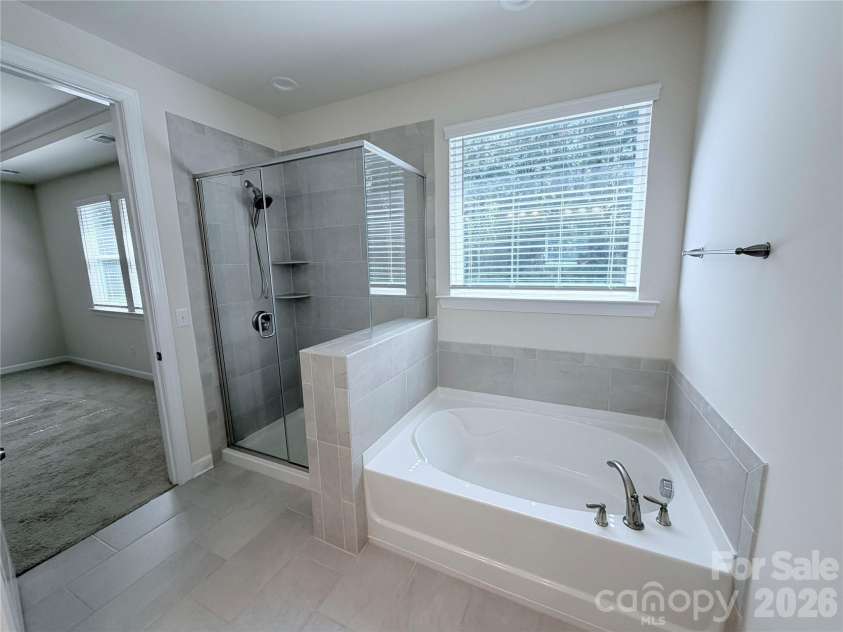 5070 Watersail Way, Lake Wylie, SC 29710.  MLS# CAR4402512, YatesRealty ID 37755. Primary Bath
