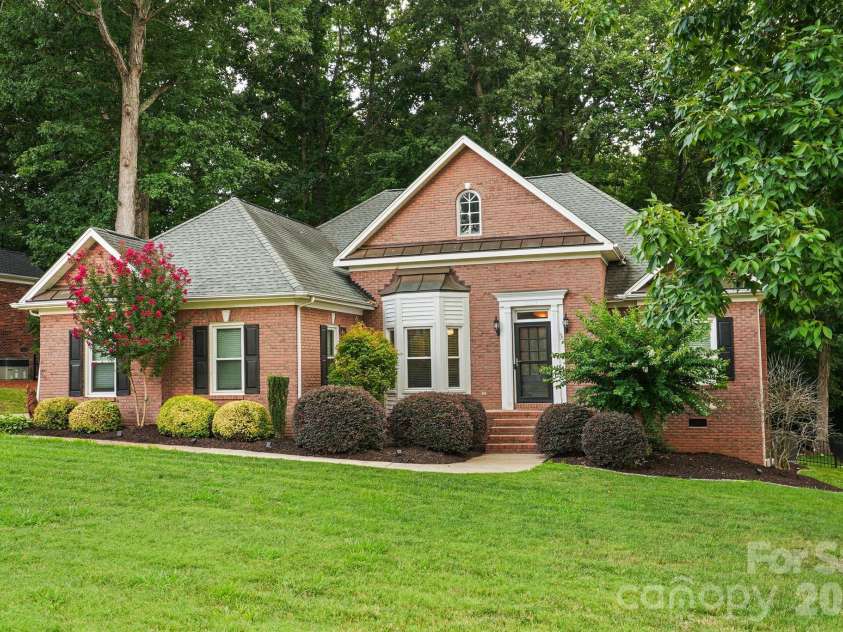 4437 Shannamara Drive, Matthews, NC 28104.  MLS# CAR4402636, YatesRealty ID 37756. 