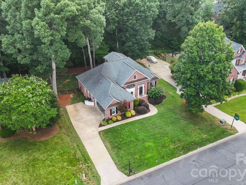 4437 Shannamara Drive, Matthews, NC 28104.  MLS# CAR4402636, YatesRealty ID 37756. 