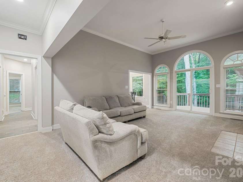 4437 Shannamara Drive, Matthews, NC 28104.  MLS# CAR4402636, YatesRealty ID 37756. 