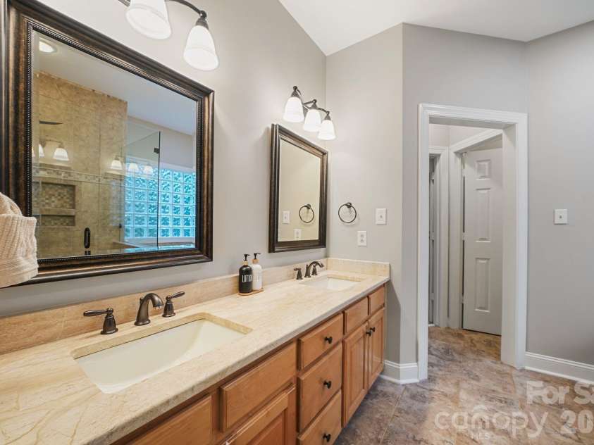 4437 Shannamara Drive, Matthews, NC 28104.  MLS# CAR4402636, YatesRealty ID 37756. 