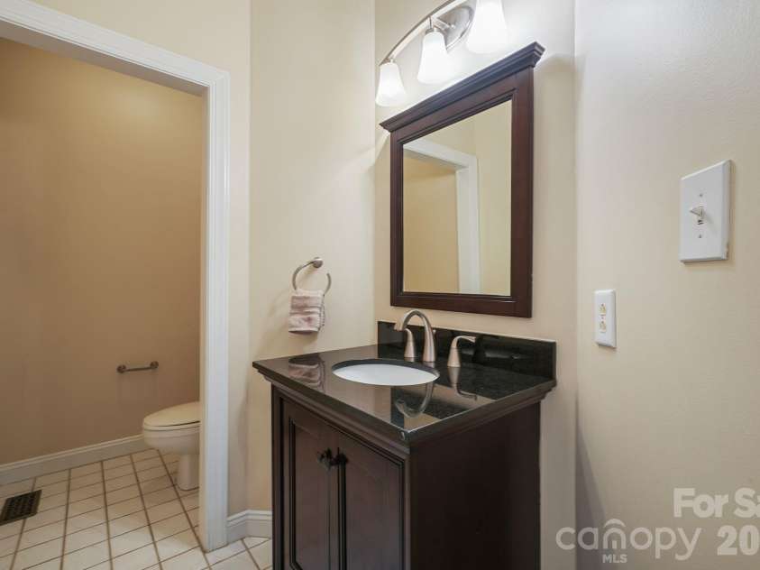 4437 Shannamara Drive, Matthews, NC 28104.  MLS# CAR4402636, YatesRealty ID 37756. 