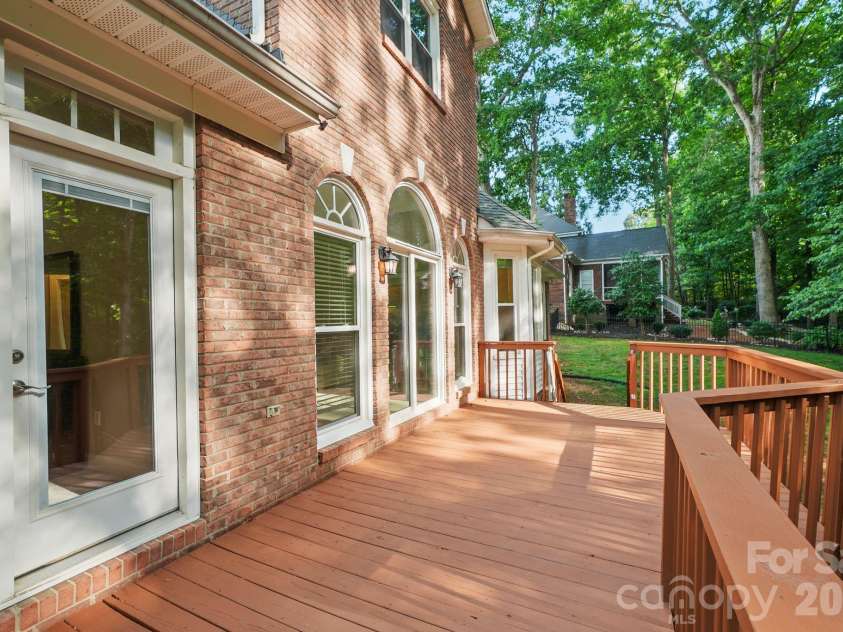4437 Shannamara Drive, Matthews, NC 28104.  MLS# CAR4402636, YatesRealty ID 37756. 