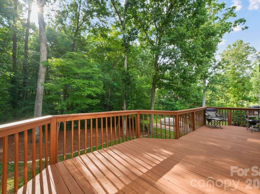 4437 Shannamara Drive, Matthews, NC 28104.  MLS# CAR4402636, YatesRealty ID 37756. 