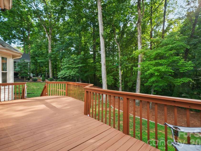 4437 Shannamara Drive, Matthews, NC 28104.  MLS# CAR4402636, YatesRealty ID 37756. 