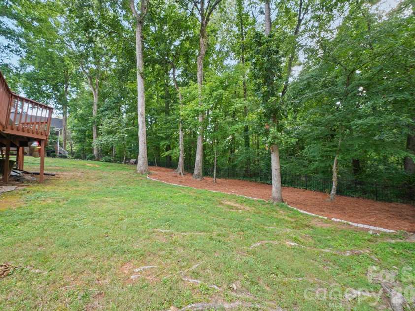 4437 Shannamara Drive, Matthews, NC 28104.  MLS# CAR4402636, YatesRealty ID 37756. 