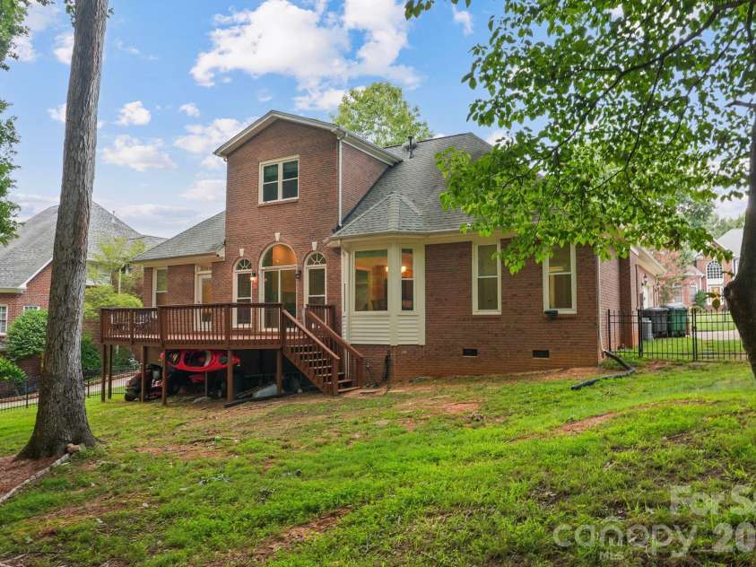 4437 Shannamara Drive, Matthews, NC 28104.  MLS# CAR4402636, YatesRealty ID 37756. 