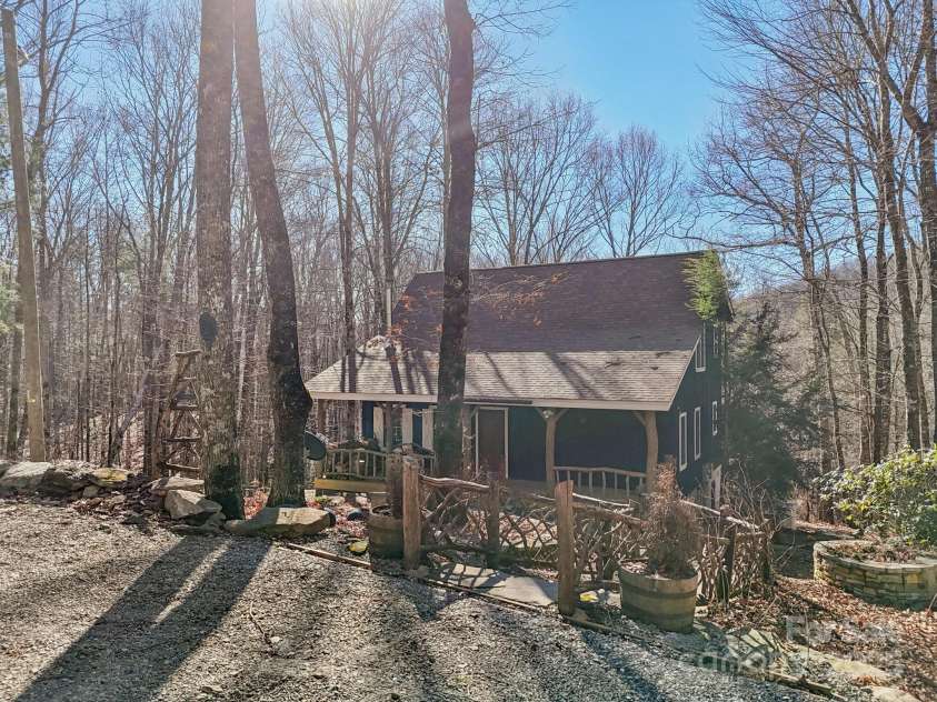 102 Knobster Way, Glenville, NC 28736.  MLS# CAR4325693, YatesRealty ID 3776. 