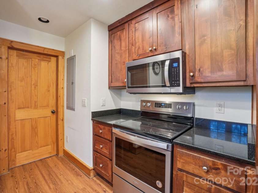 102 Knobster Way, Glenville, NC 28736.  MLS# CAR4325693, YatesRealty ID 3776. Whirlpool stainless steel appliances are featured.