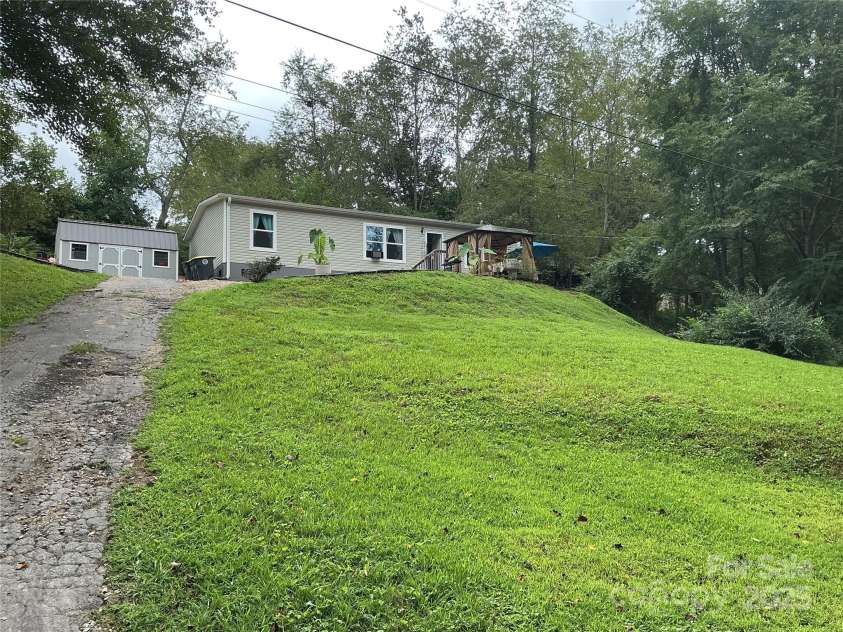 30 and 32 Skyland Circle, Asheville, NC 28804.  MLS# CAR4313510, YatesRealty ID 3776. 