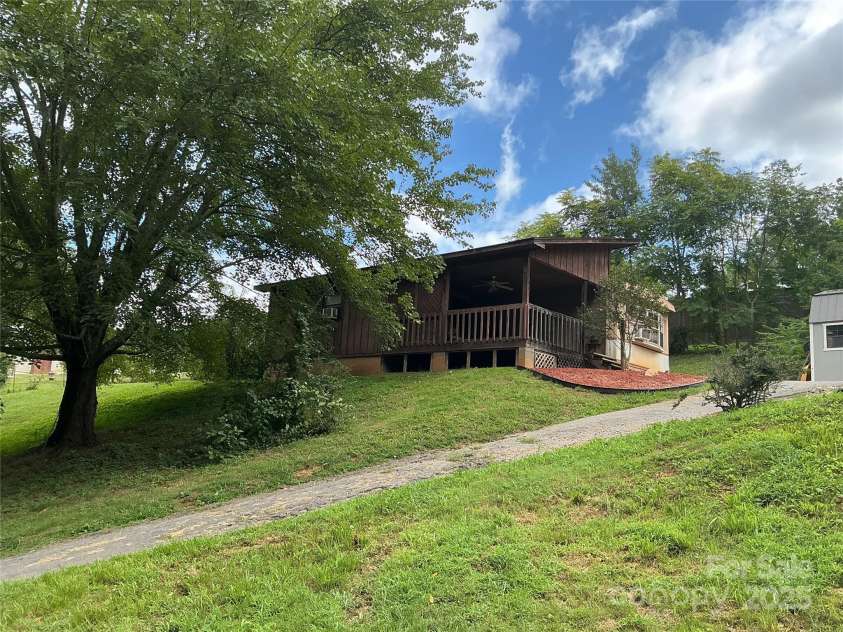 30 and 32 Skyland Circle, Asheville, NC 28804.  MLS# CAR4313510, YatesRealty ID 3776. 
