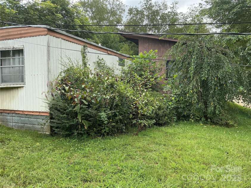 30 and 32 Skyland Circle, Asheville, NC 28804.  MLS# CAR4313510, YatesRealty ID 3776. 