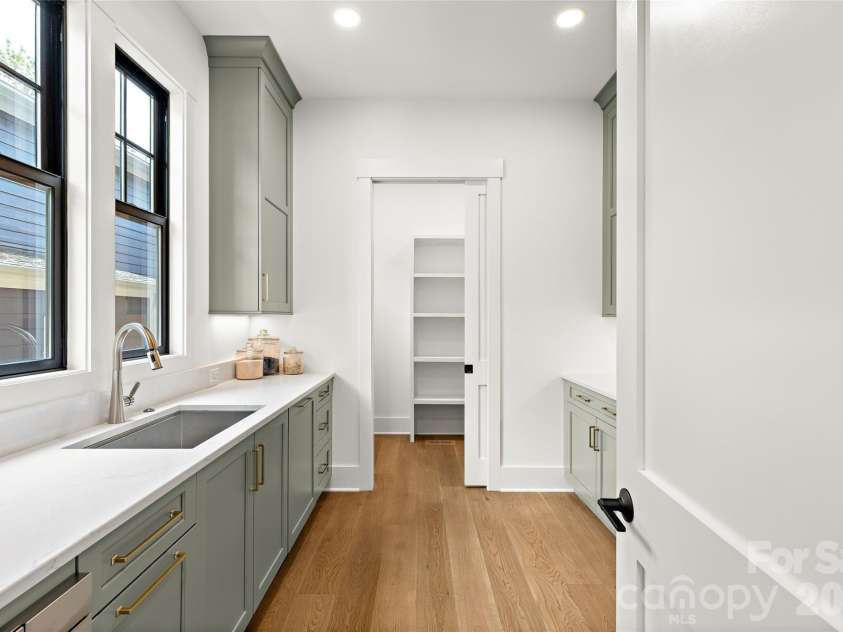 3035 Florida Avenue, Charlotte, NC 28205.  MLS# CAR4396817, YatesRealty ID 37761. 