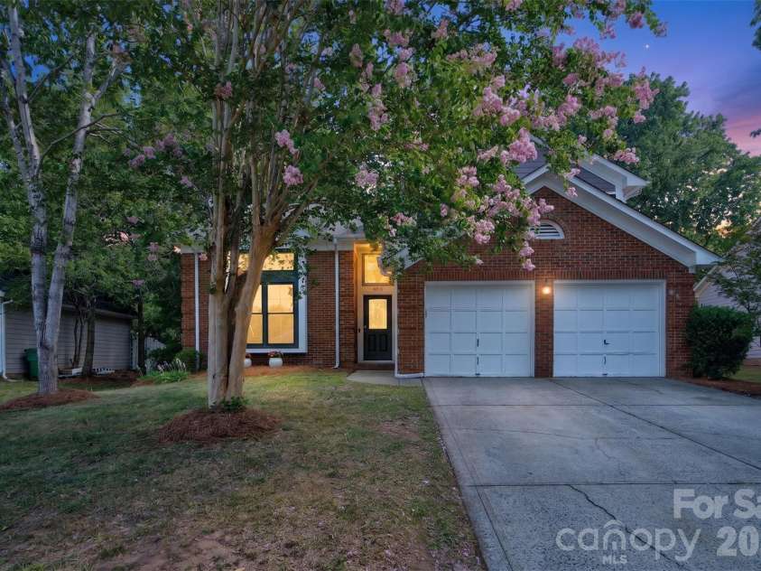 6815 Oldecastle Court, Charlotte, NC 28277.  MLS# CAR4403085, YatesRealty ID 37762. 