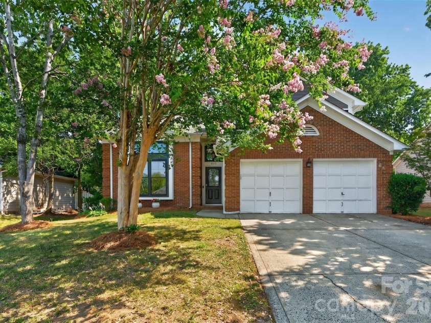6815 Oldecastle Court, Charlotte, NC 28277.  MLS# CAR4403085, YatesRealty ID 37762. 