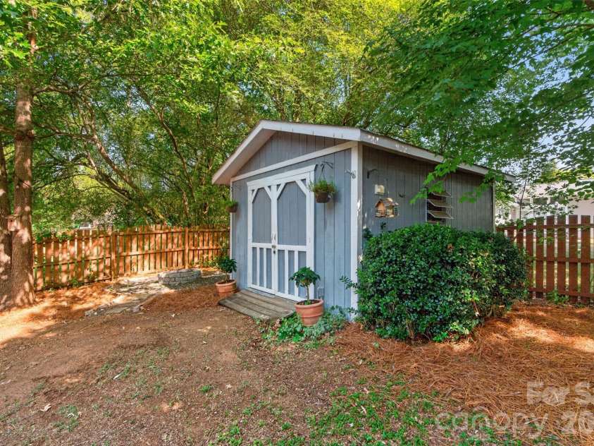 6815 Oldecastle Court, Charlotte, NC 28277.  MLS# CAR4403085, YatesRealty ID 37762. 