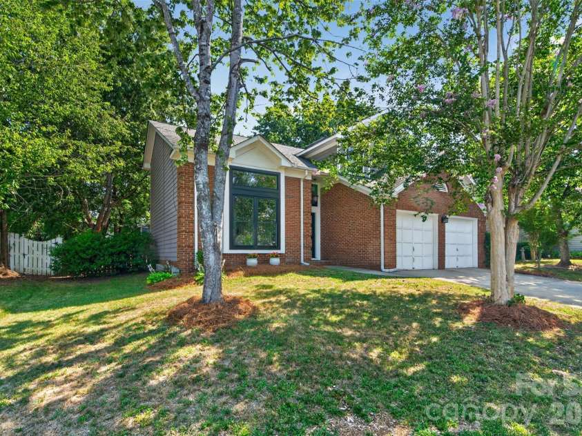 6815 Oldecastle Court, Charlotte, NC 28277.  MLS# CAR4403085, YatesRealty ID 37762. 