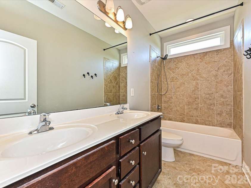 2019 Silverwood Drive, Waxhaw, NC 28173.  MLS# CAR4404290, YatesRealty ID 37763. Full Bath