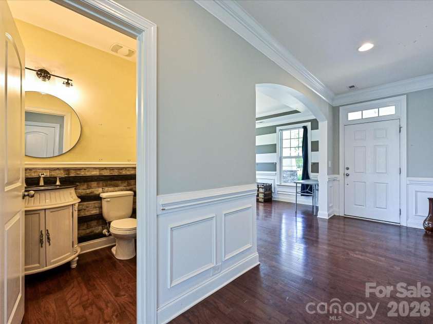 2019 Silverwood Drive, Waxhaw, NC 28173.  MLS# CAR4404290, YatesRealty ID 37763. Powder Room