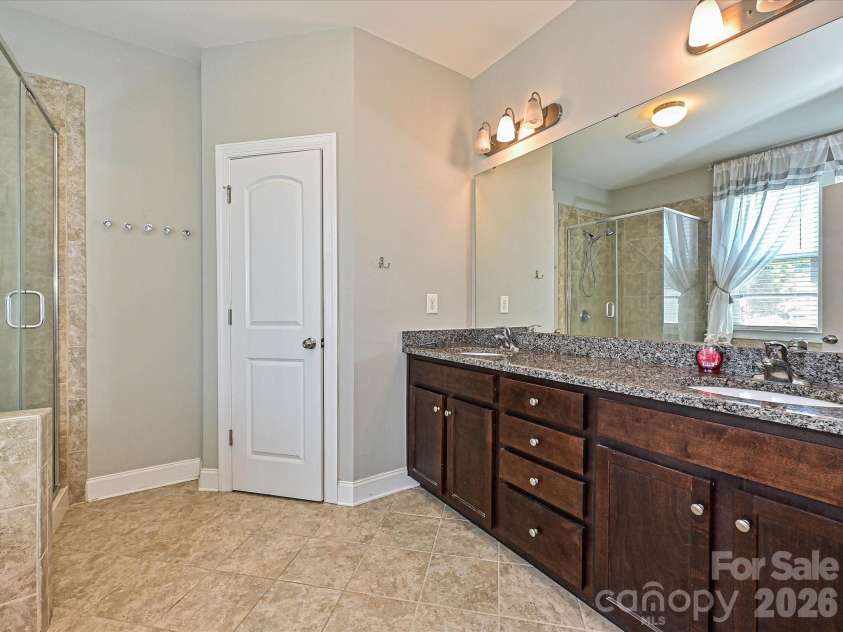 2019 Silverwood Drive, Waxhaw, NC 28173.  MLS# CAR4404290, YatesRealty ID 37763. Primary Bath