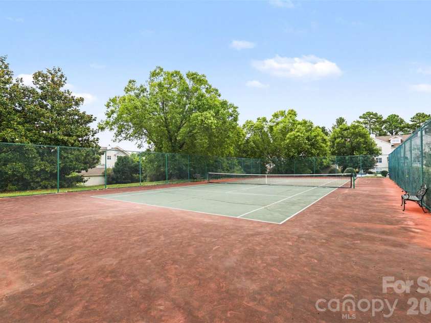 11855 Ridgeway Park Drive, Charlotte, NC 28277.  MLS# CAR4401248, YatesRealty ID 37764. Community picnic area