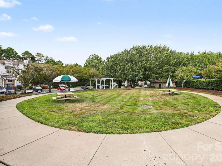 11855 Ridgeway Park Drive, Charlotte, NC 28277.  MLS# CAR4401248, YatesRealty ID 37764. Community picnic area