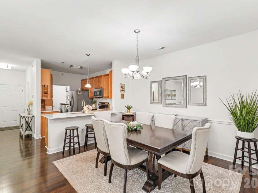 11855 Ridgeway Park Drive, Charlotte, NC 28277.  MLS# CAR4401248, YatesRealty ID 37764. Open floor plan with solid surface flooring throughout