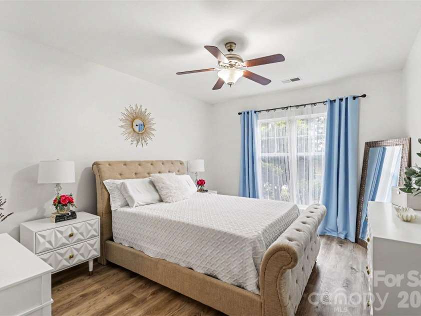 11855 Ridgeway Park Drive, Charlotte, NC 28277.  MLS# CAR4401248, YatesRealty ID 37764. Primary bedroom