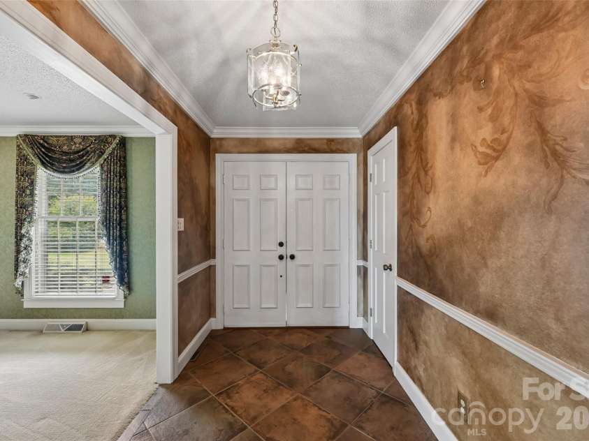 404 Greenbriar Road, Statesville, NC 28625.  MLS# CAR4400972, YatesRealty ID 37765. 