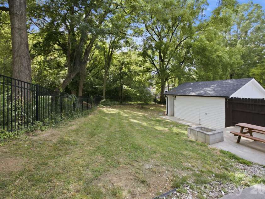 443 & 447 Brandon Street, Davidson, NC 28036.  MLS# CAR4398578, YatesRealty ID 37766. 