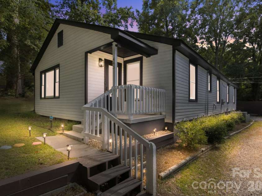 443 & 447 Brandon Street, Davidson, NC 28036.  MLS# CAR4398578, YatesRealty ID 37766. 