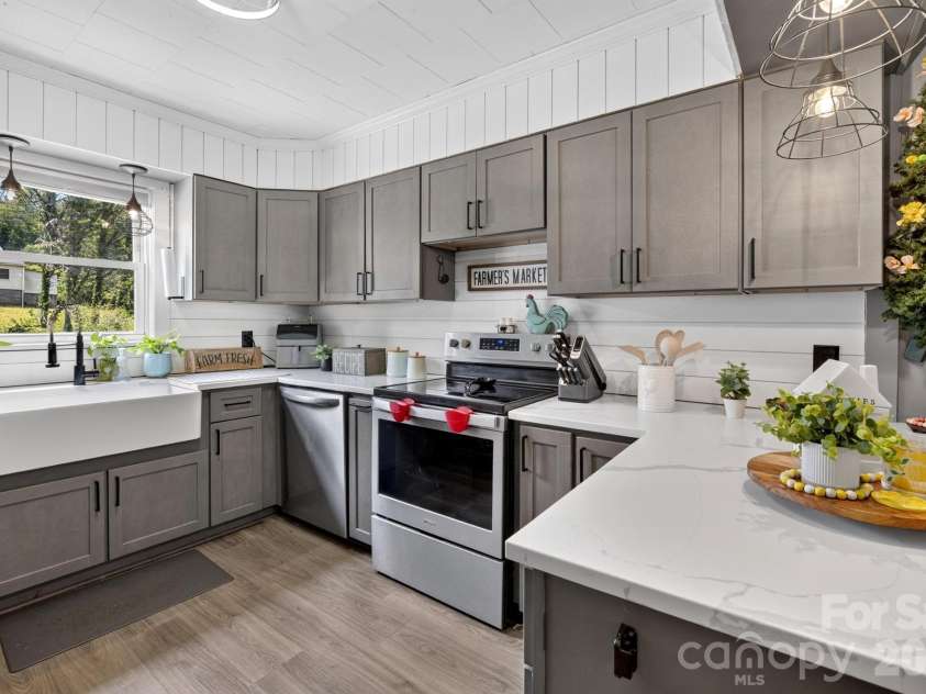 418 Powell Circle, Lenoir, NC 28645.  MLS# CAR4400790, YatesRealty ID 37767. 