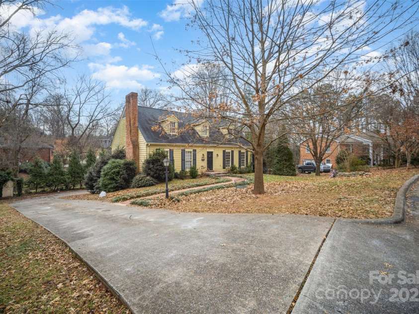 1346 5th Street Circle, Hickory, NC 28601.  MLS# CAR4213980, YatesRealty ID 3777. 