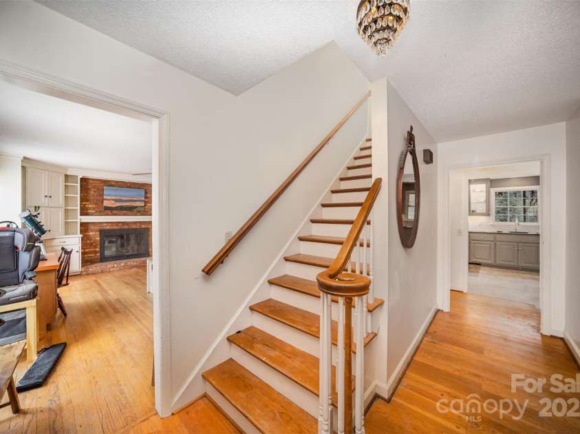 1346 5th Street Circle, Hickory, NC 28601.  MLS# CAR4213980, YatesRealty ID 3777. 