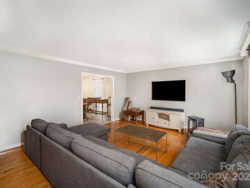 1346 5th Street Circle, Hickory, NC 28601.  MLS# CAR4213980, YatesRealty ID 3777. 