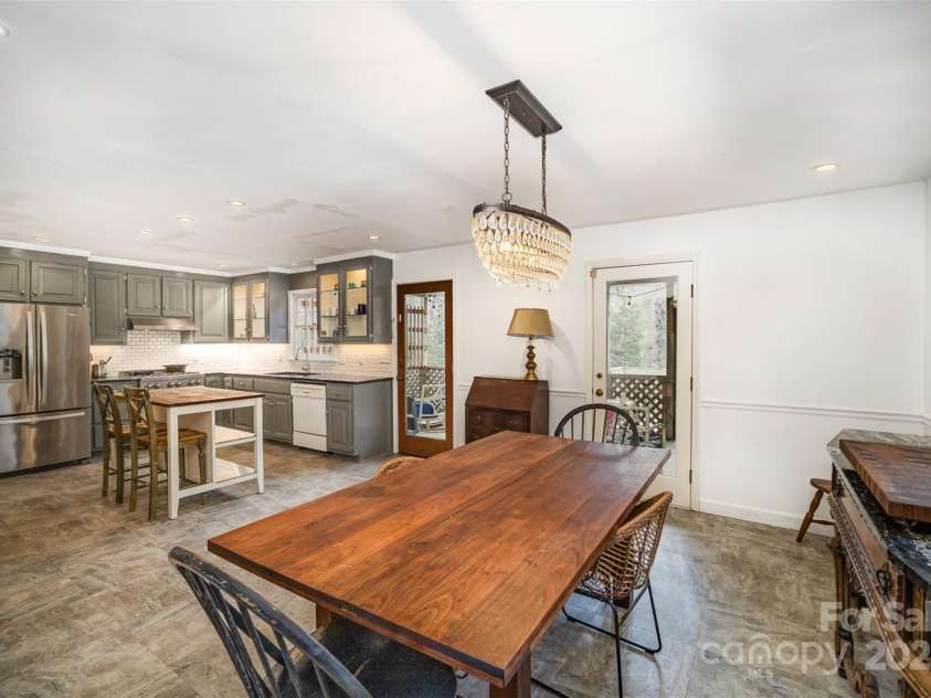 1346 5th Street Circle, Hickory, NC 28601.  MLS# CAR4213980, YatesRealty ID 3777. 