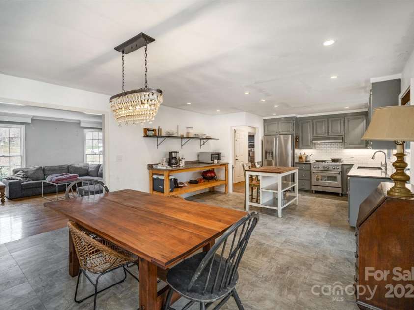 1346 5th Street Circle, Hickory, NC 28601.  MLS# CAR4213980, YatesRealty ID 3777. 