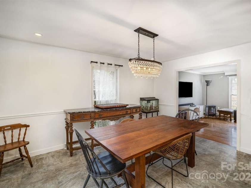 1346 5th Street Circle, Hickory, NC 28601.  MLS# CAR4213980, YatesRealty ID 3777. 