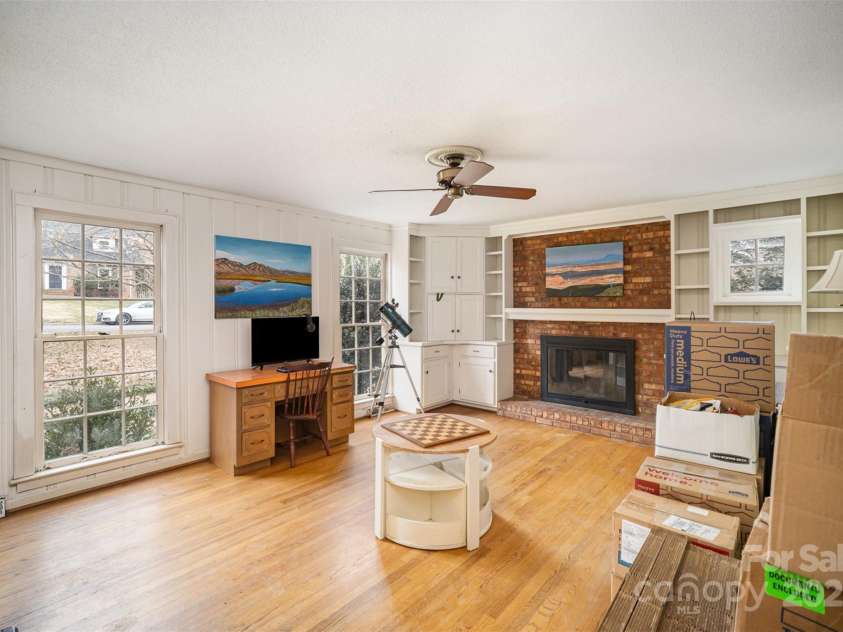 1346 5th Street Circle, Hickory, NC 28601.  MLS# CAR4213980, YatesRealty ID 3777. 