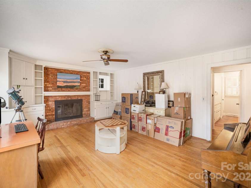 1346 5th Street Circle, Hickory, NC 28601.  MLS# CAR4213980, YatesRealty ID 3777. 