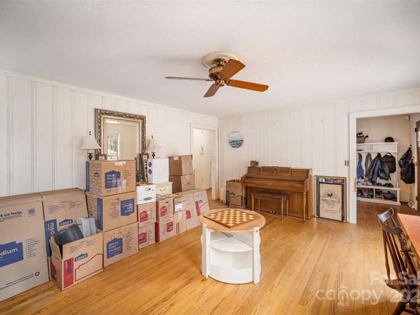 1346 5th Street Circle, Hickory, NC 28601.  MLS# CAR4213980, YatesRealty ID 3777. 