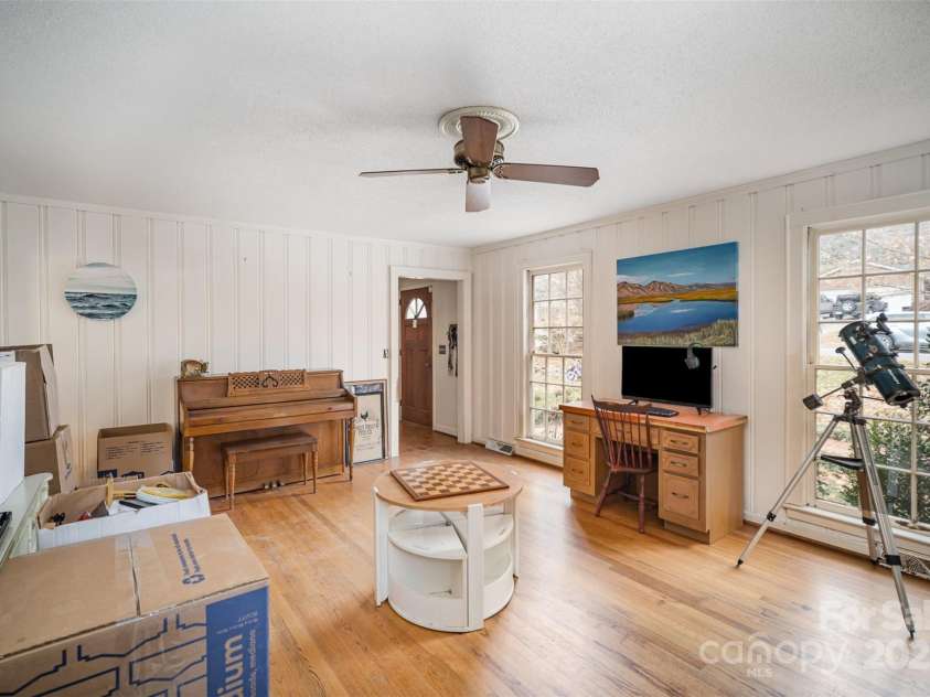 1346 5th Street Circle, Hickory, NC 28601.  MLS# CAR4213980, YatesRealty ID 3777. 