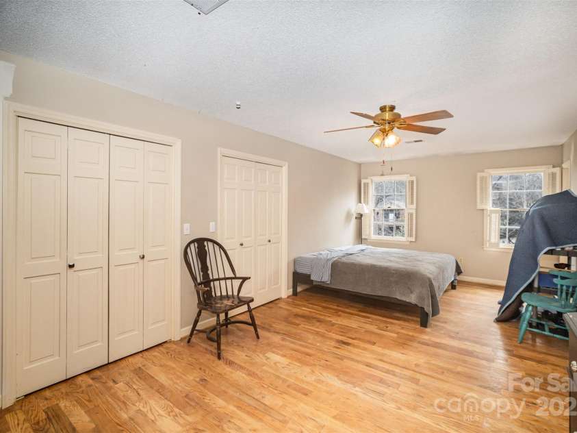 1346 5th Street Circle, Hickory, NC 28601.  MLS# CAR4213980, YatesRealty ID 3777. 