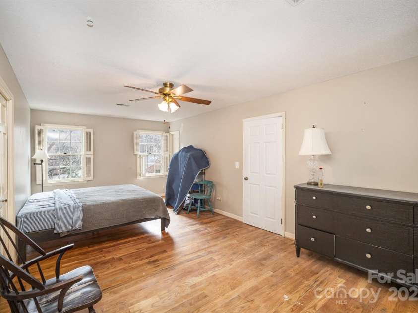 1346 5th Street Circle, Hickory, NC 28601.  MLS# CAR4213980, YatesRealty ID 3777. 