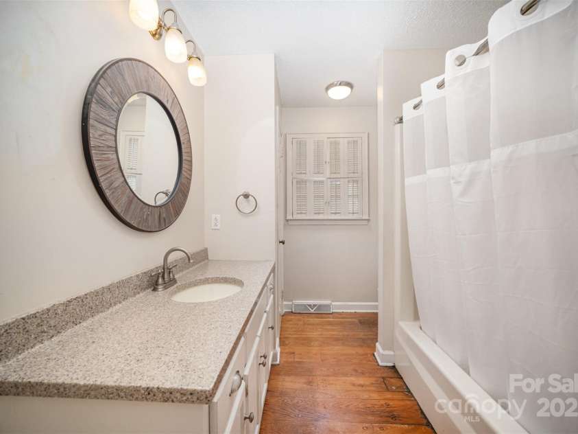 1346 5th Street Circle, Hickory, NC 28601.  MLS# CAR4213980, YatesRealty ID 3777. 