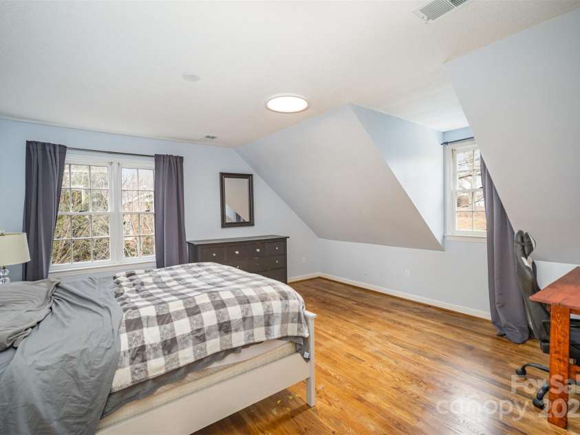 1346 5th Street Circle, Hickory, NC 28601.  MLS# CAR4213980, YatesRealty ID 3777. 